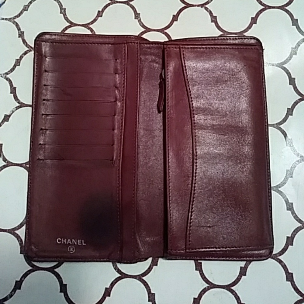 AUTHENTIC CHANEL LEATHER WALLET - Picture 5 of 7